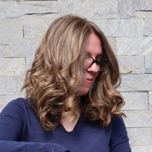 Face Framing mit weichen Locken und sanften Highlights bei Coiffure Activ in Grüt im Zürcher Oberland